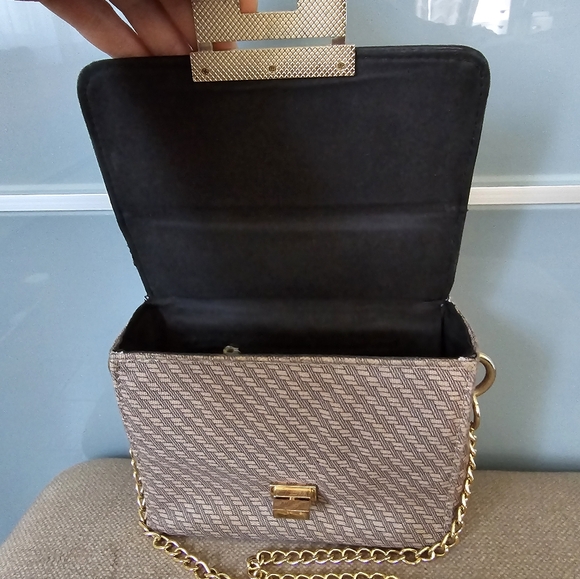 ASOS MONOGRAM CROSS BODY SHOULDER BAG WITH GOLD CHAIN - Picture 3 of 6